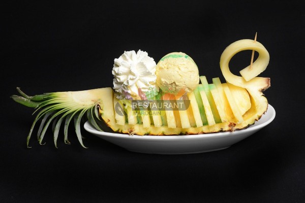 Ananas en pirogue à l'orientale